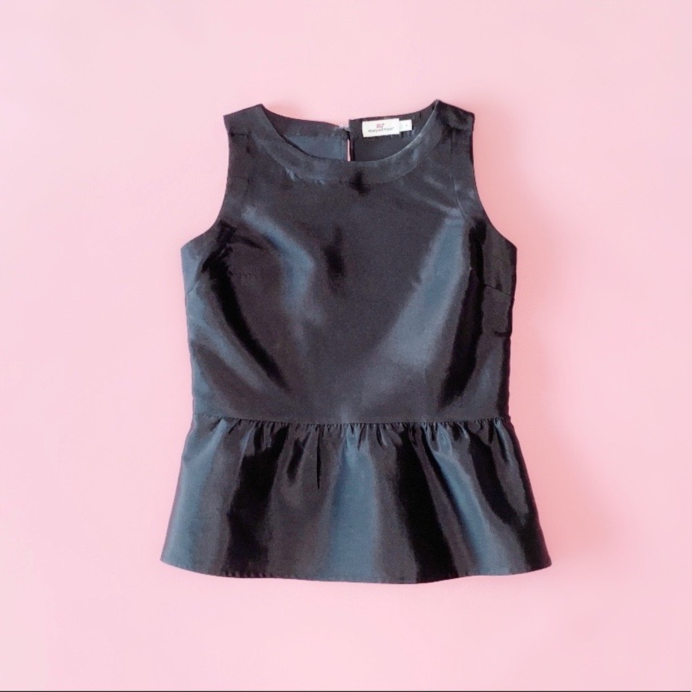 ✨SOLD✨vineyard vines peplum top